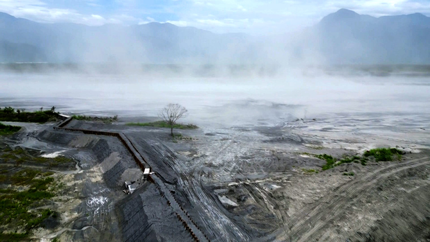 【馬太鞍溪堰塞湖】洪災一年：部落重建如何在沙塵中找未來？