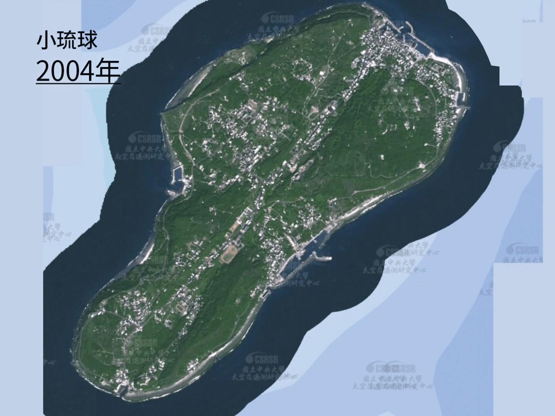 2004年的小琉球衛星影像，仍可見許多綠地