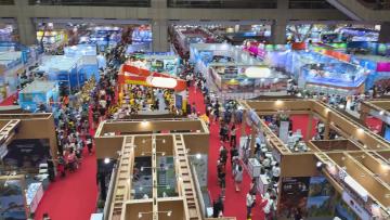 台灣每年平均舉辦超過200場大型會展，吸引上萬人參加。圖片為資料畫面