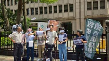 高雄新市鎮第三期區段徵收的「公益性與必要性」會議召開前，多個民間團體在內政部外辦理記者會。