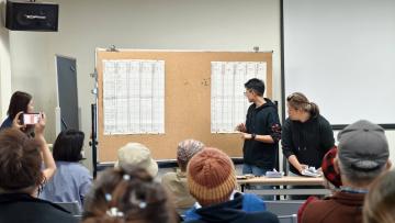 東河部落進行諮商同意投票，東河部落總戶數273戶，投票結果有116票同意，43票反對，決議通過同意業者開發。  攝影/郭志榮