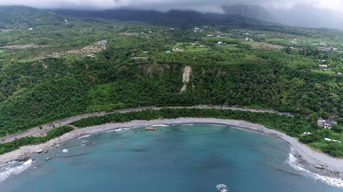 台東縣東河鄉都蘭渡假村開發基地位於海階地形。圖為資料畫面