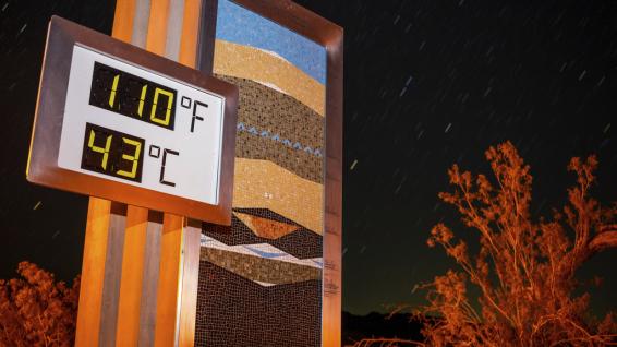 美國加州死亡谷國家公園7月7日晚間十點仍有43度高溫出現。照片來源/美聯社