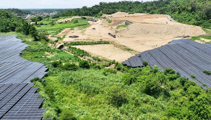 高雄大樹區和山光電場，業者在開發過程剷除大量樹木，造成山坡地黃土裸露。