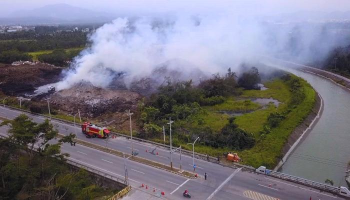 台南後壁烏樹林暫置場，堆置丹娜絲風災後所產生的廢棄物約25萬噸。