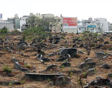 台南南山公墓因鄰近住宅區而引發開發與文化保存爭議