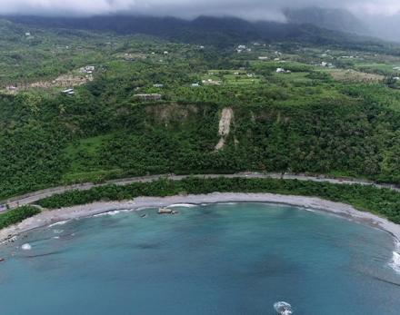 台東縣東河鄉都蘭渡假村開發基地位於海階地形。圖為資料畫面